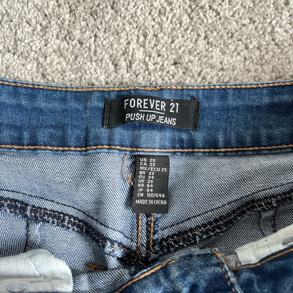 NEW Forever 21 Ripped Jeans - Picture 2 of 4